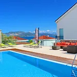 Apartment Kula