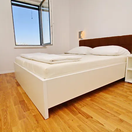 Kula Apartment *