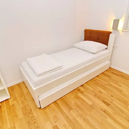 Apartment Kula